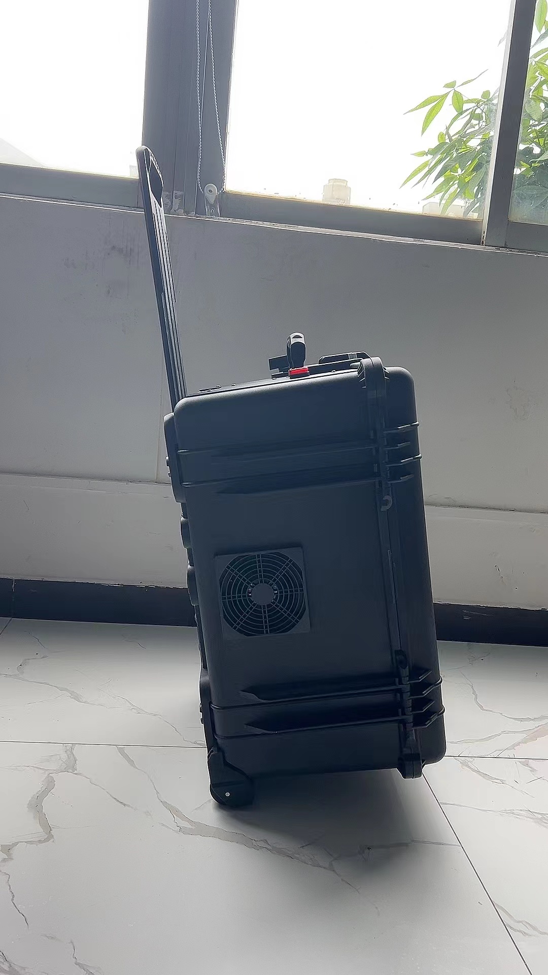 梅里斯达斡尔族手拉箱型移动通信干扰器